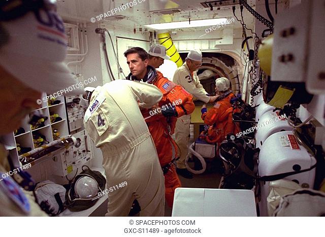 07/01/1997 --- STS-94 Mission Specialist Donald A. Thomas prepares to enter the Space Shuttle Columbia at Launch Pad 39A in preparation for launch