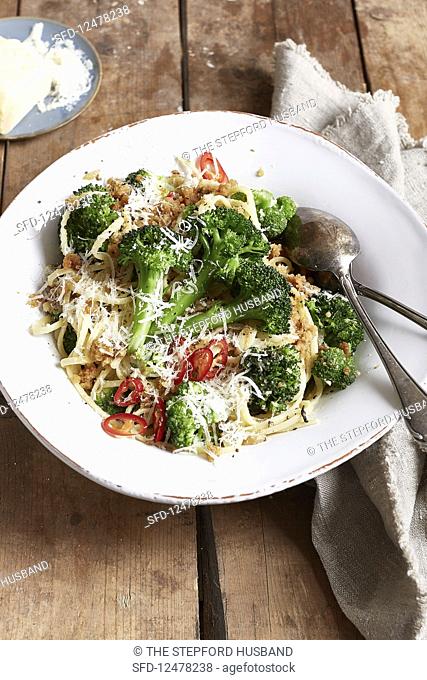 Pasta with broccoli, chili and cheese