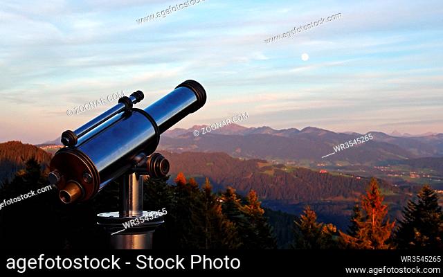 Aussichtsfernrohr - Panoramaausblick vom Pfänder in den Bregenzerwald und das Allgäu