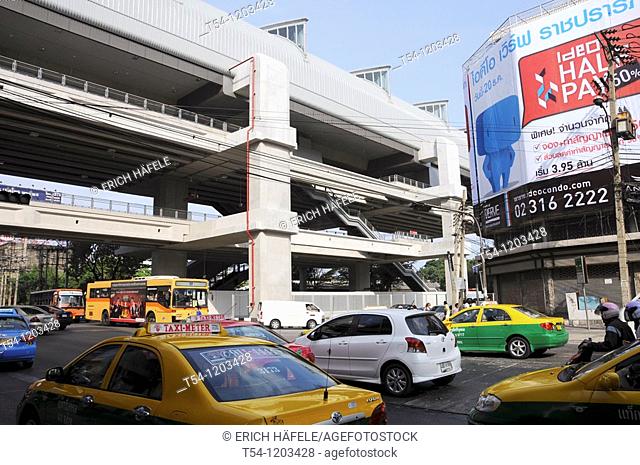 Two floors in new Skytrain route Bangkok-Pratunam