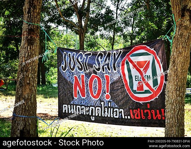 30 October 2019, Thailand, Ko Kood: Protest ""Just say No!"" against the opening of shops of the retail chain ""7Eleven"" on the island on the Gulf of Thailand