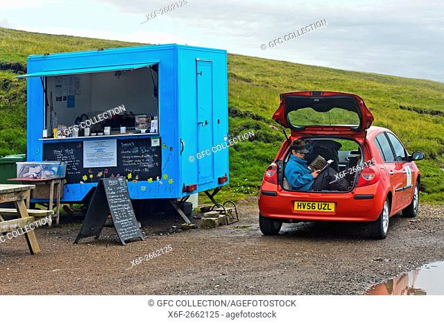 Living the Dream tea and snack van and owner during a break, Stoerhead, Lochinver, Scotland, Great Britain