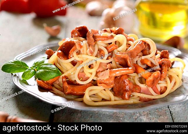 Spaghetti pasta with chanterelles