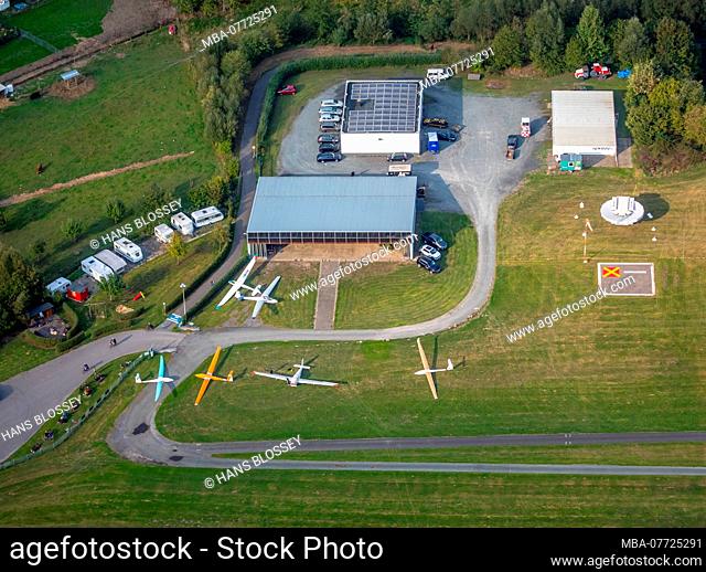 Aerial shots, airfield Oeventrop, glider, hangars, hangar, Arnsberg, Sauerland, North Rhine-Westphalia, Germany