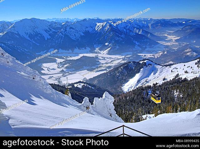 Wendelstein cable car with a view to the Leitzach valley in winter, Bayrischzell, Mangfall mountains, Upper Bavaria, Bavaria, Germany