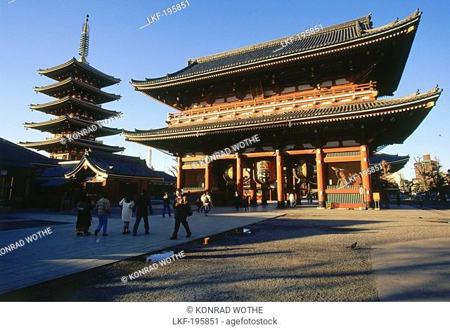 People in front of Hozomon Gate and five storied Pagoda, Asakusa, Tokyo, Japan, Asia