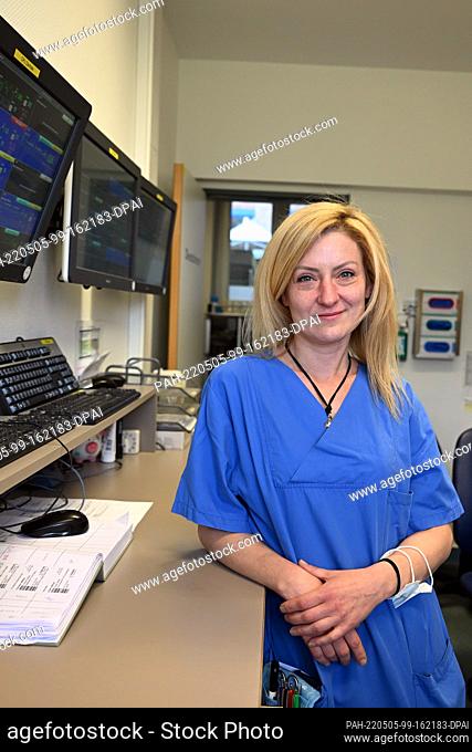 PRODUCTION - 04 May 2022, North Rhine-Westphalia, Neuss: Kateryna Nezhentseva, a Ukrainian nurse at the Rheinland Klinikum in Neuss, stands in her ward