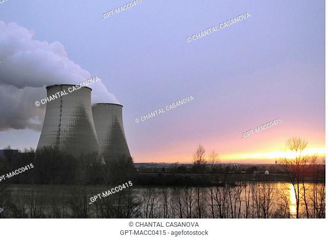 NUCLEAR POWER PLANT PUT INTO SERVICE IN 1988-1989 AND SUPPLYING ONE THIRD OF THE ANNUAL ELECTRICITY CONSUMPTION IN ILE-DE-FRANCE, RIGHT BANK OF THE SEINE