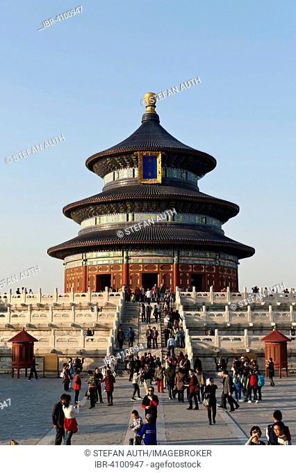 Round temple for harvest prayers on marble terrace, hall of harvest sacrifices, Hall of Prayers for Good Harvests, Temple of Heaven, Beijing, China