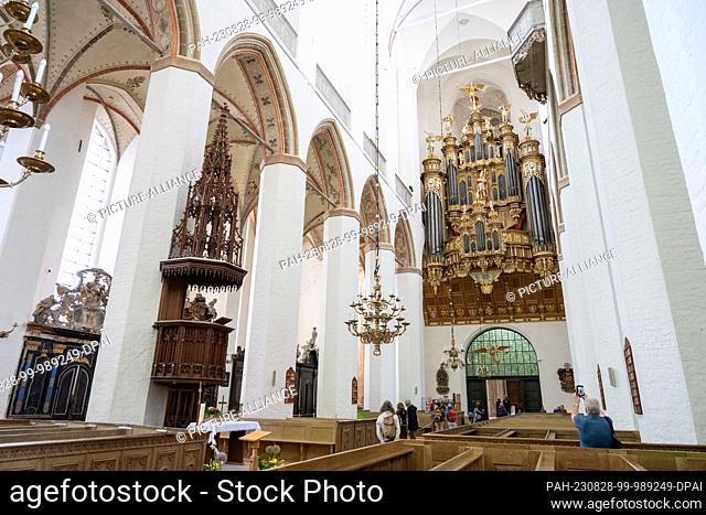 28 August 2023, Mecklenburg-Western Pomerania, Stralsund: View of the Stellwagen organ with figural depictions in St. Mary's Church in Stralsund