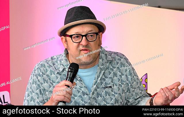13 October 2022, North Rhine-Westphalia, Cologne: Comedian Bademeister Schaluppke alias Robbi Pawlik at the program presentation for this year's Cologne Comedy...