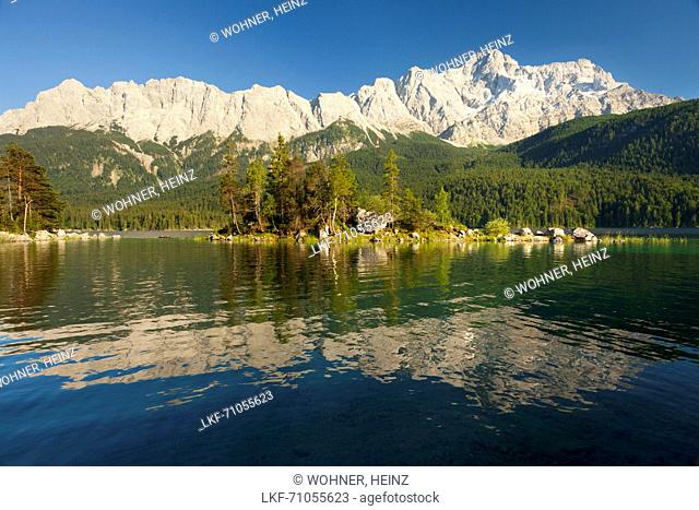Eibsee with Zugspitze, Wettersteingebirge, near Garmisch-Partenkirchen, Werdenfels region, Bavaria, Germany