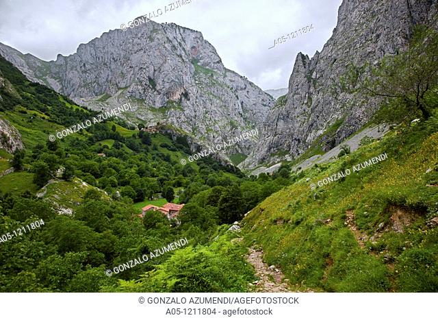 Bulnes. Cabrales council. Picos de Europa. Oriente region. Asturias. Spain