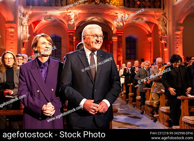 18 December 2023, Baden-Württemberg, St. Peter: Elke Büdenbender and Federal President Frank-Walter Steinmeier (SPD) stand in front of a TV recording in the...