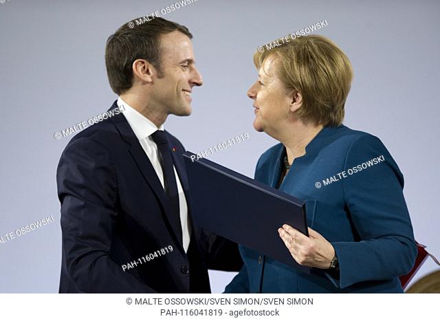 Emmanuel MACRON, President of the French Republic, and with Chancellor Angela MERKEL, sign the contract, signing the Treaty between the Federal Republic of...