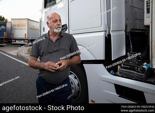 21 July 2020, Thuringia, Arnstadt: In the evening, the trucker Marian Toronyi parks in the Dornheimer Rieth motorway car park before he goes to sleep here