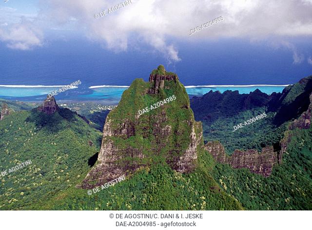 Monte Tohiea (1207 m), Mo'orea, aerial view, Society islands, French Polynesia