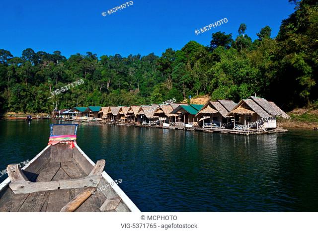 TAM GIA RAFT HOUSE on CHEOW EN LAKE in KHAO SOK NATIONAL PARK - THAILAND - Thailand, 15/12/2015