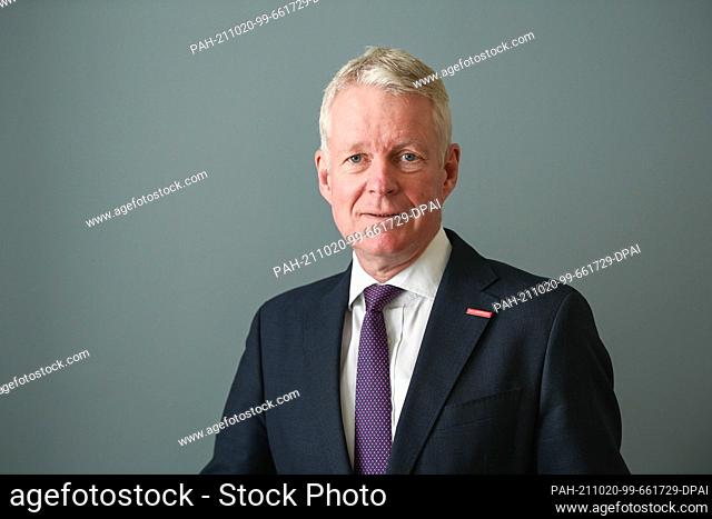 18 October 2021, Berlin: Holger Schwannecke, Secretary General of the German Confederation of Skilled Crafts (ZHD), stands at a press event in the House of...