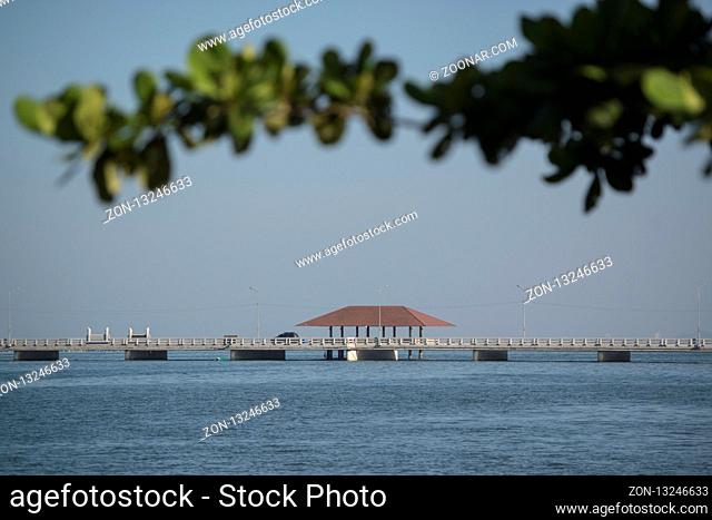 the road and bridge to the island of Koh Loy in the Town of Si Racha in the Provinz Chonburi in Thailand. Thailand, Bangsaen, November, 2018