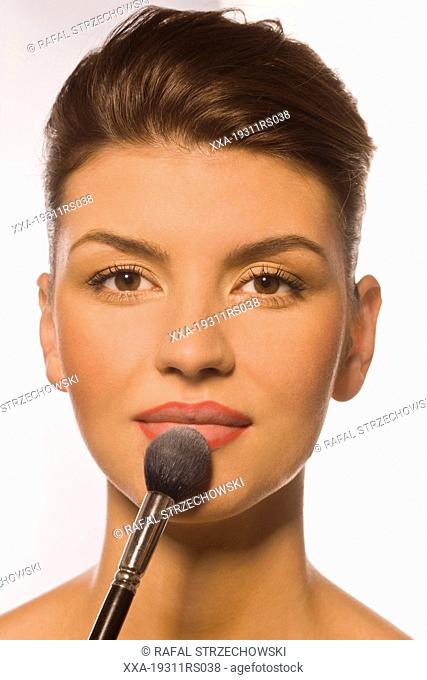 step 2 - Lips powdering