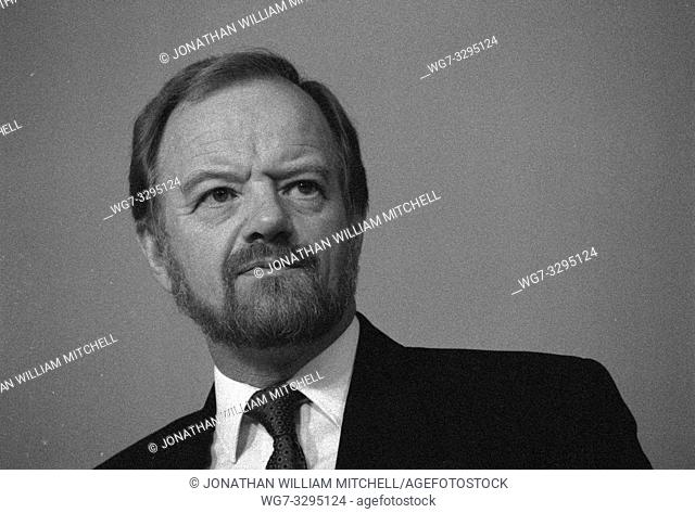 UK Brighton -- Sep 1993 -- Labour Party MP Robin Cook ( 1946 - 2005 ) gives a speech at the Labour Party Conference in Brighton in 1993 -- Picture by Jonathan...