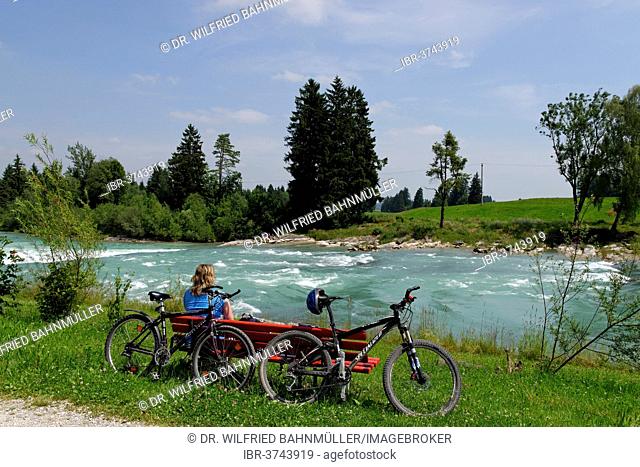 Cyclists during a break at the Lech river, Way of St James, Lechbruck am See, Swabia, Bavaria, Germany