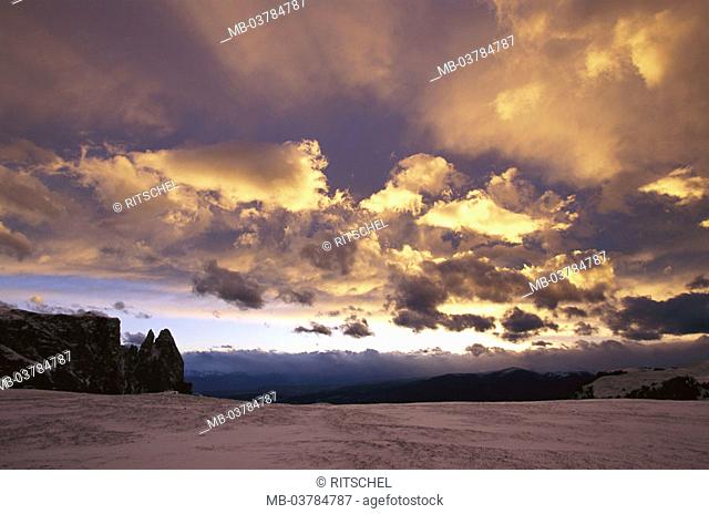 Italy, Dolomites, highland,  Schlern, 2563 m, cloud mood,  Evening Mountain massif, mountain , mountains, summits, wideness, distance, outlook, horizon, clouds