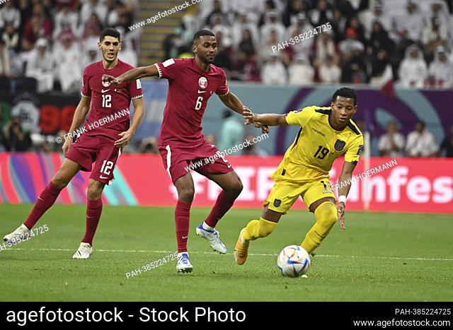 From right: Gonzalo PLATA (ECU) ABDULAZIZ HATEM (Qatar), KARIM BOUDIAF (Qatar), action, duels. Match 1, Group A Qatar - Ecuador 0-2, on 20/11/2022