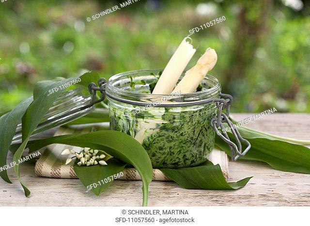 Ramson and stinging nettle pesto with white asparagus