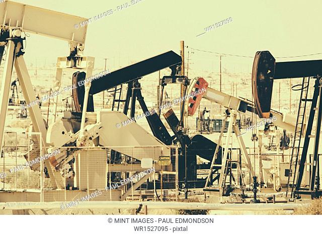 Crude oil extraction from Monterey Shale near Bakersfield, California, USA