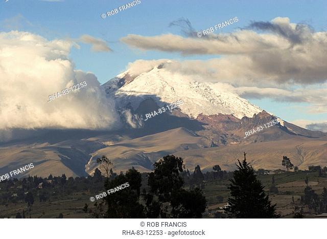 Volcan Cotopaxi, at 5897m, second highest volcano in Ecuador, known for its classic cone shape, viewed from Latacunga, Cotopaxi Province, Central Highlands