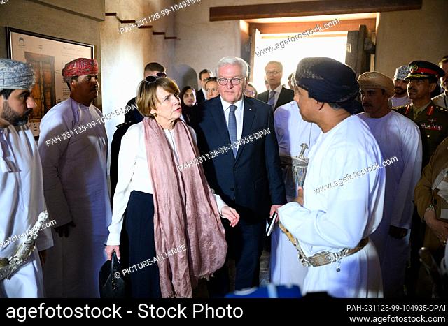 28 November 2023, Oman, Nizwa: Federal President Frank-Walter Steinmeier (M) and his wife Elke Büdenbender visit the fortress of Nizwa