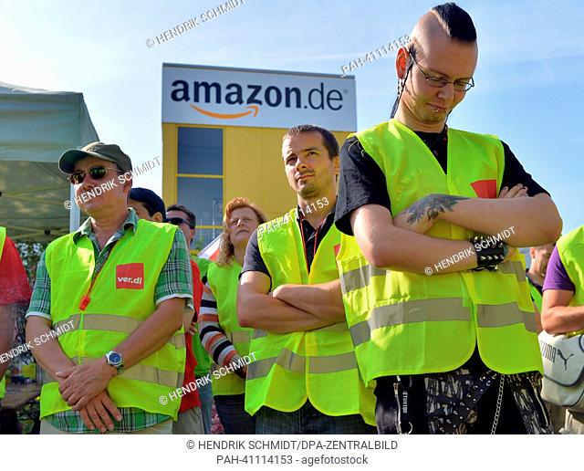 Employees of internet mail order company Amazon strike in front of the location in Leipzig, Germany, 18 July 2013. Union Verdi demands a labor contract...