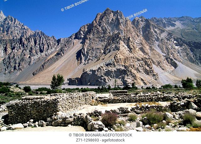 Pakistan, Northern Areas, Gojal, Hunza Valley at Passu