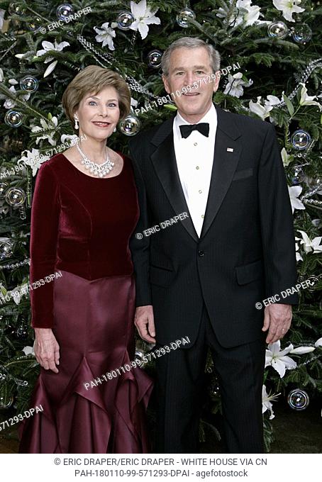 United States President George W. Bush and first lady Laura Bush pose for their Official Holiday Portrait near the White House Christmas tree in the Blue Room...
