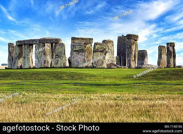 Stonehenge, Neolithic stone circle, Salisbury Plain, Wiltshire, England, United Kingdom, Europe