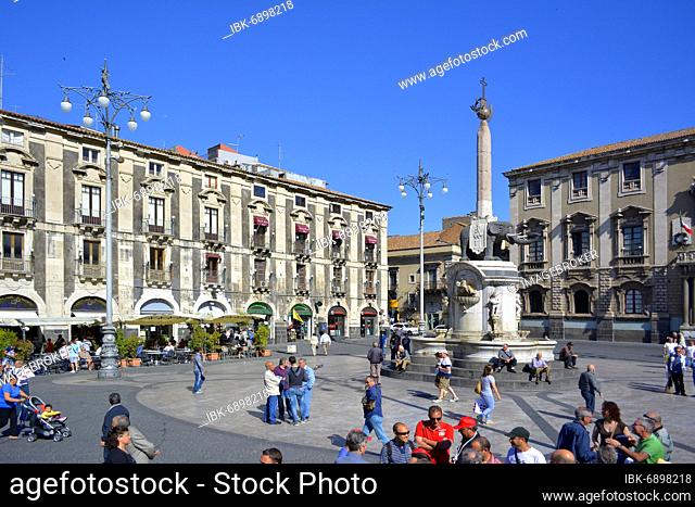 Italy, Italia, Sicily, Catania, city centre, Cathedral square with lava, elephant, Palazzo degli Elefanti, elephant fountain, Catania landmark, Europe