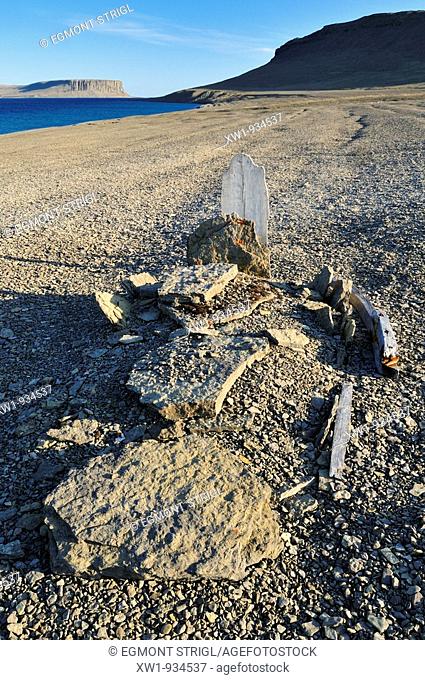 grave of the famous lost Franklin Expedition, Northwest Passage, Beechey Island, Lancaster Sound, Nunavut, Canada, Arctic