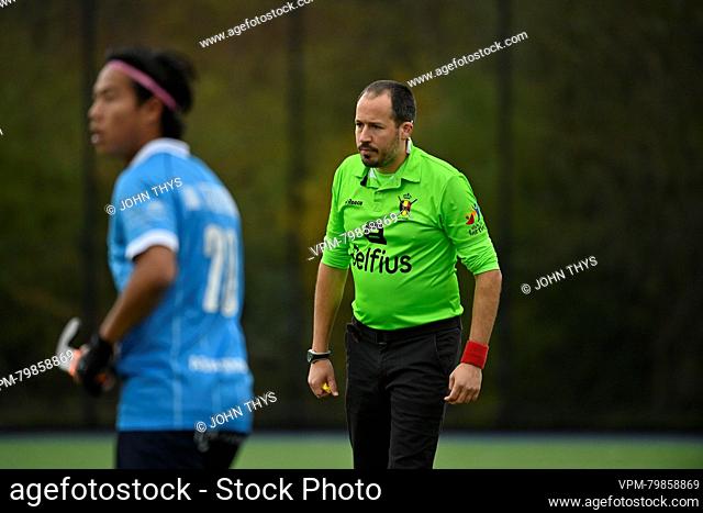 Referee Thimoty Hennes and a hockey game between Braxgata and Waterloo Ducks, Sunday 12 November 2023, in Boom, on day 12 of the Belgian first division hockey...