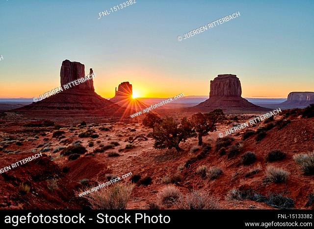 Sunrise, Monument Valley, Utah, USA