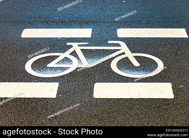 The symbol for a cycle path on the road