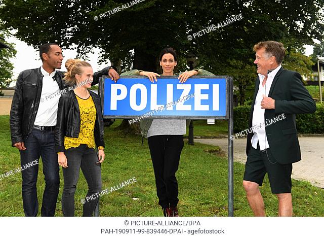 11 September 2019, Bavaria, Berchtesgaden: The actor Peter Marton (role: Jerry Paulsen), (l-r), the actresses Nadine Kösters (role: Michaela Heckerl) and...