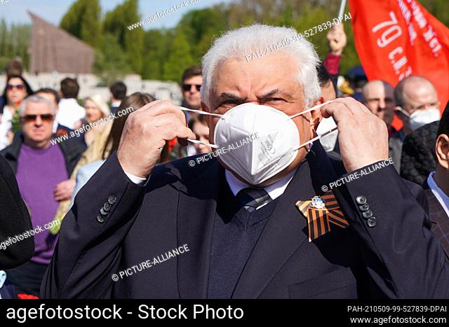 09 May 2021, Berlin: Sergei J. Netsheyev, Russian Ambassador in Berlin, attends a commemoration ceremony for the end of World War II at the Soviet Memorial in...