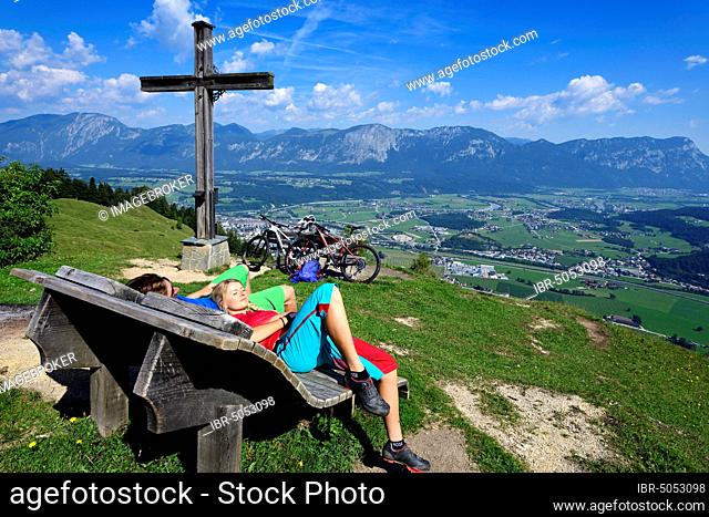Mountain bikers on the Möslalmkogel, Wörgl Kitzbühel Alps, Tyrol, Austria, Europe