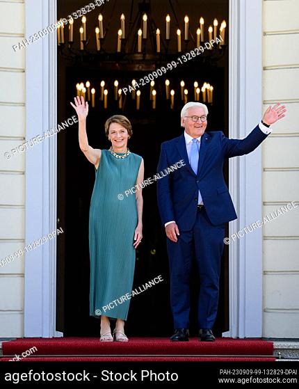 09 September 2023, Berlin: German President Frank-Walter Steinmeier and his wife Elke Büdenbender arrive for President Steinmeier's Open Palace Day in the park...