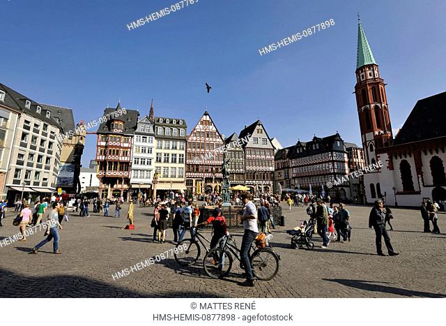 Germany, Hesse, Frankfurt am Main, Roemerberg (Römerberg) square with Nicolaikirche
