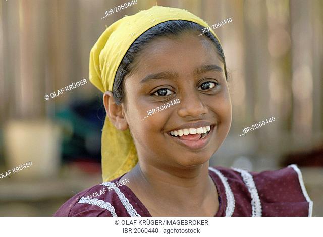 Muslim girl, Bangaram Island, Lakshadweep or Laccadive Islands, Arabian Sea, South India, India, Asia