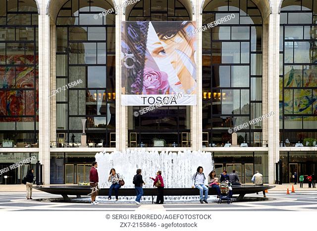 Metropolitan Opera House. Lincoln Center, between 62nd and 65th Street and Columbus and Amsterdam 212-362-6000 Avenues.Telf. (schedules as functions)