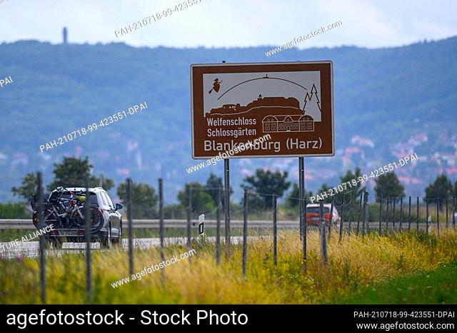 09 July 2021, Saxony-Anhalt, Blankenburg: A tourist information sign with the inscription ""Welfenschloss Schlossgärten Blankenburg (Harz)"" stands on the side...